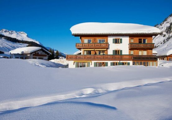 9-photo-outdoor-winter-view-hotel-alpenland-in-lech-am-arlberg