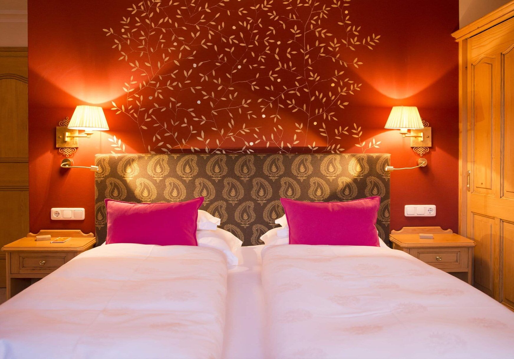hotel-juniorsuite-a-mit-balkon-und-sitzecke-fotos-hotel-4-sterne-alpenland-in-lech-am-arlberg-web