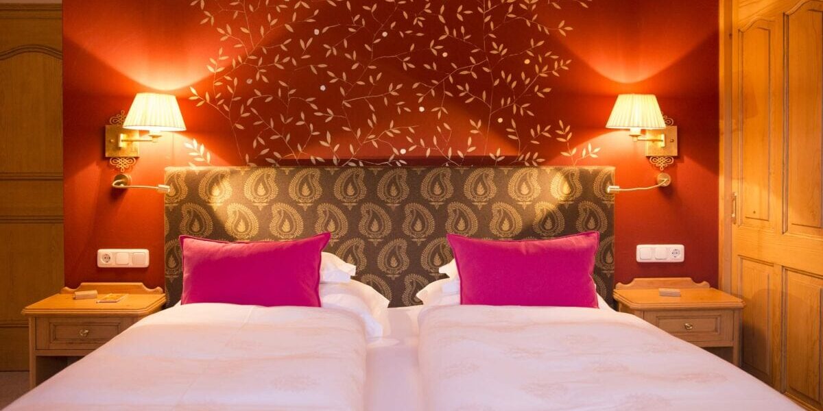 hotel-juniorsuite-a-mit-balkon-und-sitzecke-fotos-hotel-4-sterne-alpenland-in-lech-am-arlberg-web