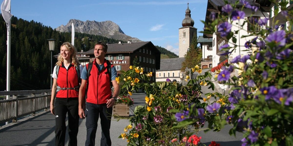 lechweg-3-im-sommer-hotel-alpenland-lech-am-arlberg
